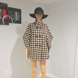 Miss Me Houndstooth Cape in Black and Cream